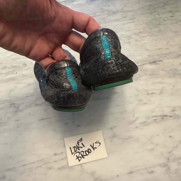 🖤🩶Tieks size 9 Dragos Metallic Leather 🩶🖤Flats - Picture 3 of 7